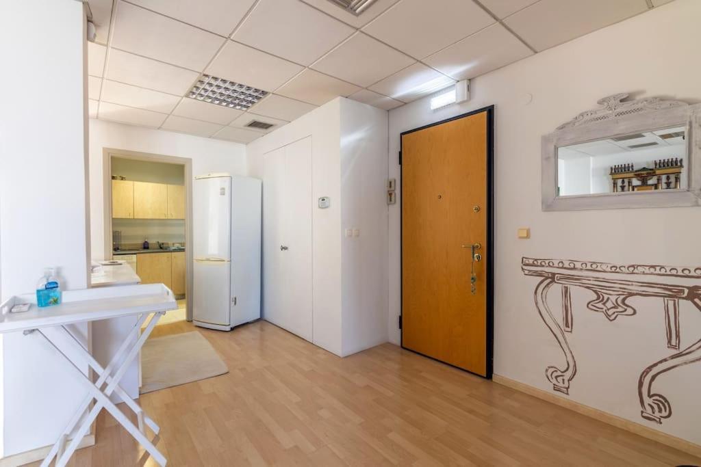 Downtown Spacious Loft Apartment Just 3 Minutes From City Centre Iráklio Kültér fotó